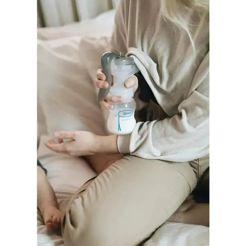 Dr. Brown's Breast Pumps*Dr. Brown - Manual Breast Pump with Softshape Silicone Shield