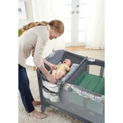 Graco Playards*- Pack 'N Play Playard Newborn Change 'N Carry, Manor