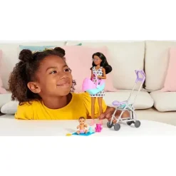 Fisher-Price Barbie*Mattel - Barbie Playset with Babysitter Doll, Curly Brunette Hair