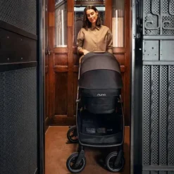 Nuna Single Strollers*- Swiv Stroller, Caviar
