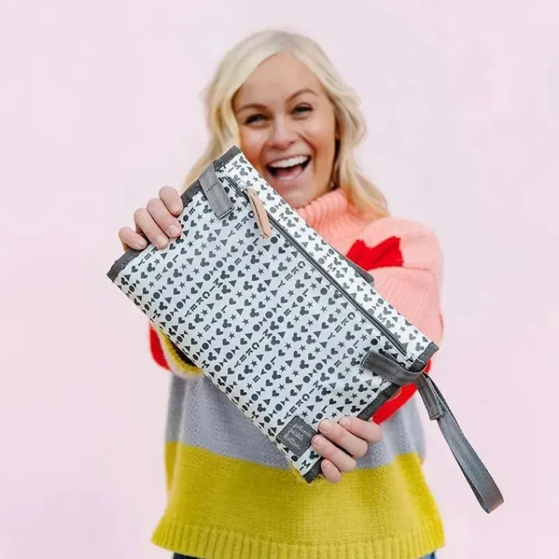 Petunia Pickle Bottom Mickey & Minnie|Diaper Bag Accessories*Petunia - Nimber Diaper Clutch + Changer In Love Mickey Mouse