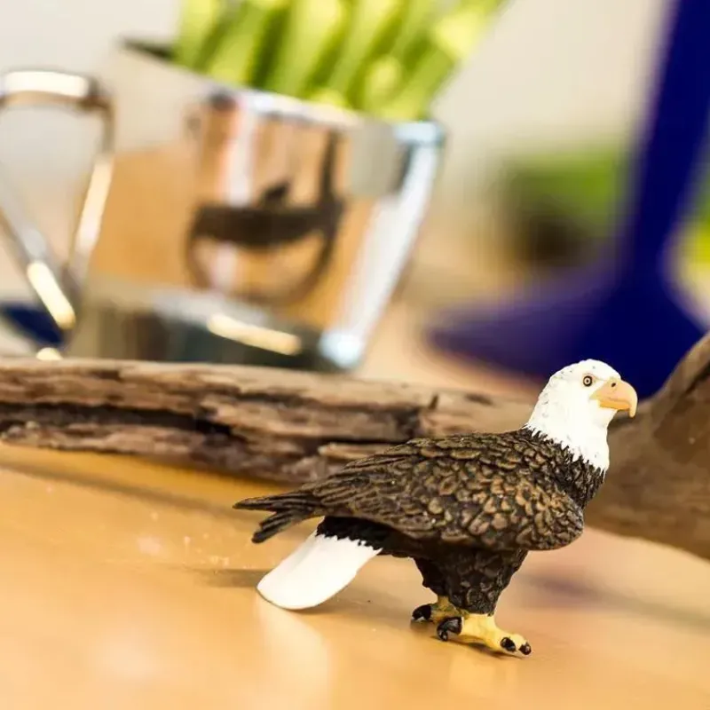 Safari Ltd Pretend Play*. - Bald Eagle Figurine