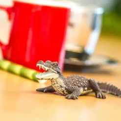 Safari Ltd Pretend Play*. - Caiman Figurine, Realistic 5 Reptile Figure